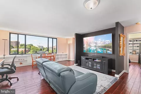 1121 Arlington Blvd #942, Arlington, VA 22209