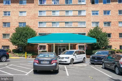 5101 8th Rd S #212, Arlington, VA 22204