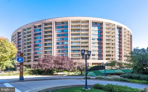 1805 Crystal Dr #613S, Arlington, VA 22202