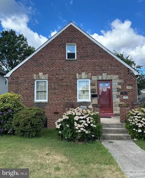 742 N George Mason Dr, Arlington, VA 22203