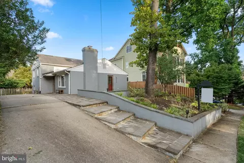 2239 N Upton St, Arlington, VA 22207