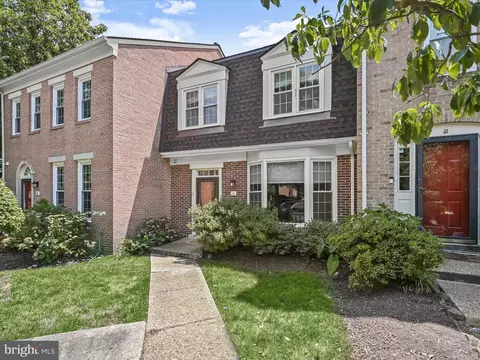 11 S Montague St, Arlington, VA 22204