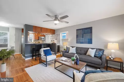 834 S Irving St, Arlington, VA 22204