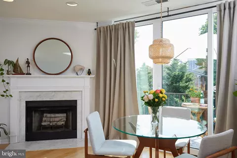 941 S Scott St #2, Arlington, VA 22204
