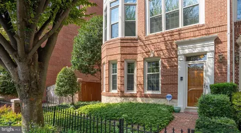 1030 N Stafford St, Arlington, VA 22201