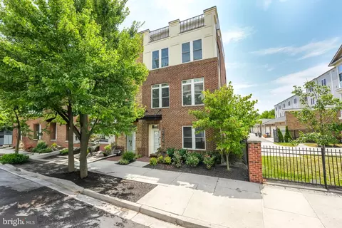 3512 11th St S, Arlington, VA 22204