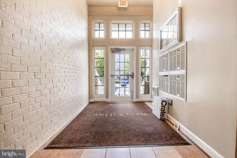 4089 S Four Mile Run Dr #304, Arlington, VA 22204