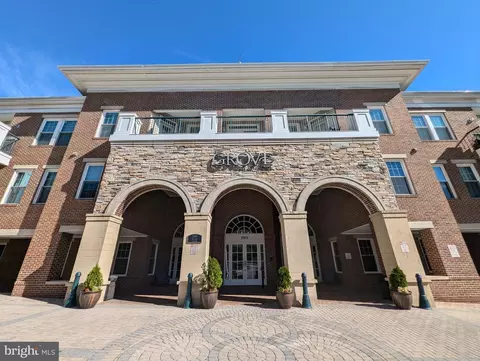 2321 25th St S #2-215, Arlington, VA 22206