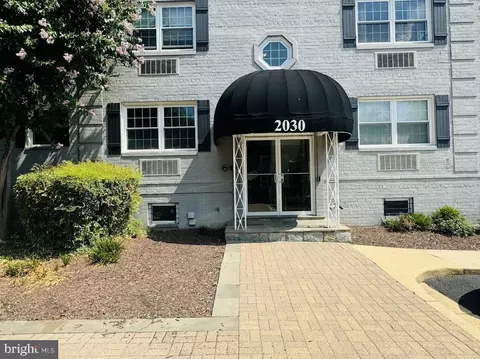 2030 N Vermont St #104, Arlington, VA 22207