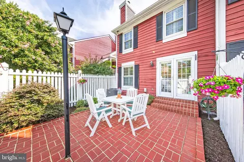 2817 S A S Woodrow St #1, Arlington, VA 22206
