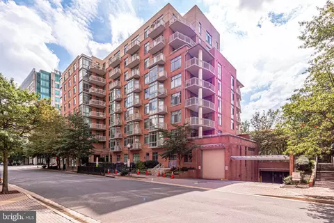 1000 N Randolph St #105, Arlington, VA 22201