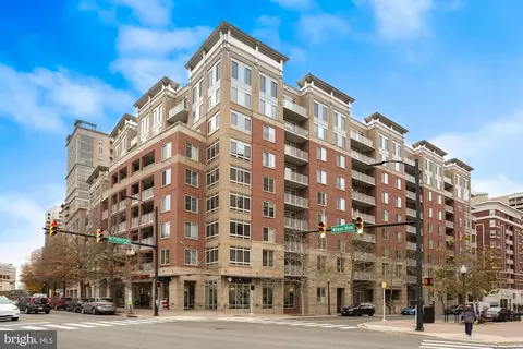 820 N Pollard St #408, Arlington, VA 22203