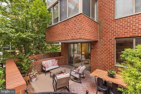 1045 N Utah St #101, Arlington, VA 22201