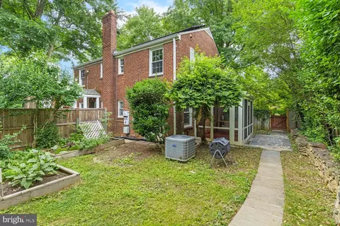 5810 Washington Blvd, Arlington, VA 22205