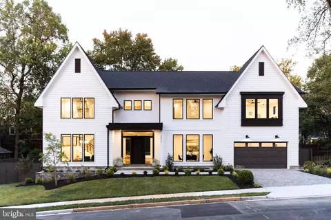 3827 N Abingdon St, Arlington, VA 22207