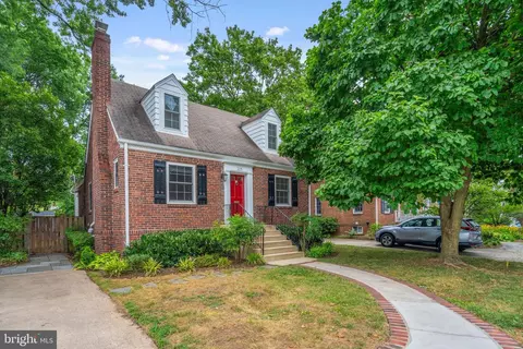 219 N Oakland St, Arlington, VA 22203