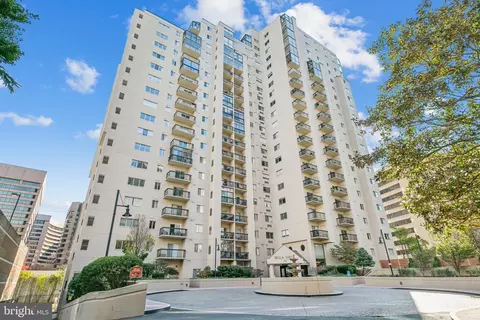 1211 S Eads St #1211, Arlington, VA 22202