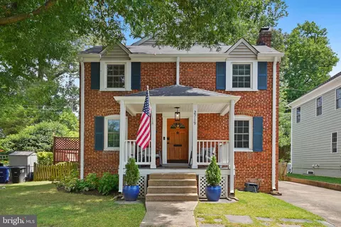 2719 N George Mason Dr, Arlington, VA 22207