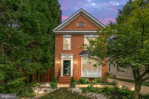 5740 4th St N, Arlington, VA 22205