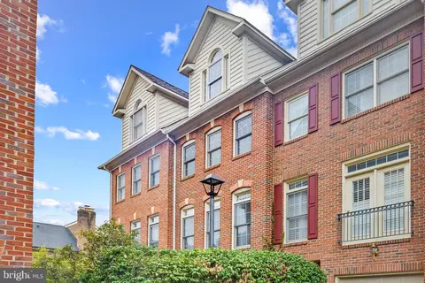 1114 N Stafford St #B, Arlington, VA 22201