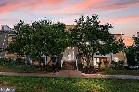 4069 S Four Mile Run Dr #204, Arlington, VA 22204