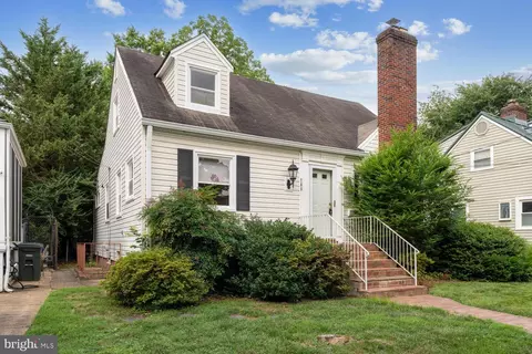 708 N Edison St N, Arlington, VA 22203