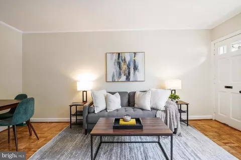 2600 16th St S #709, Arlington, VA 22204