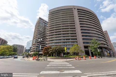 1200 Crystal Dr #1114, Arlington, VA 22202