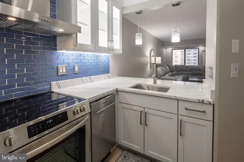 900 N Stafford St #1710, Arlington, VA 22203