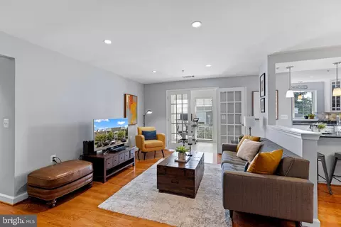 4089 S Four Mile Run Dr #402, Arlington, VA 22204