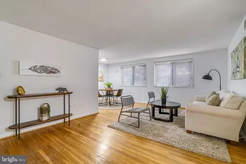 2016 N Adams St #204, Arlington, VA 22201