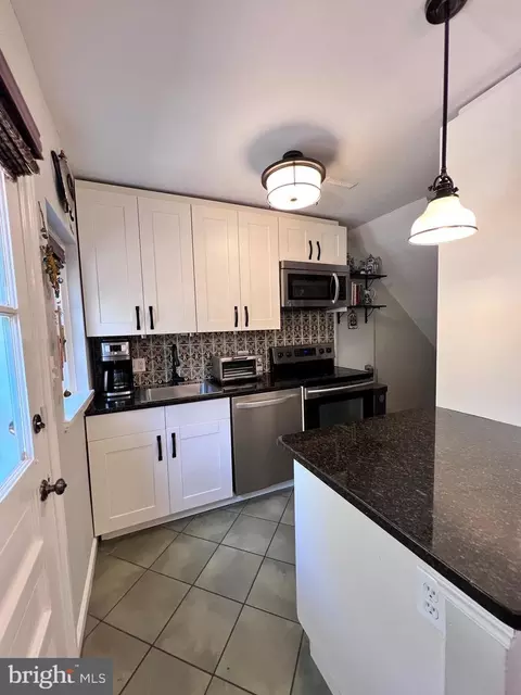 2820 S Buchanan St, Arlington, VA 22206