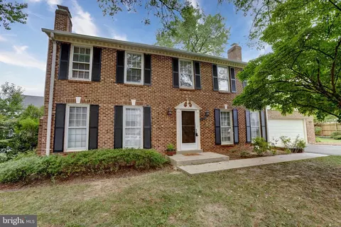 4853 Old Dominion Dr, Arlington, VA 22207