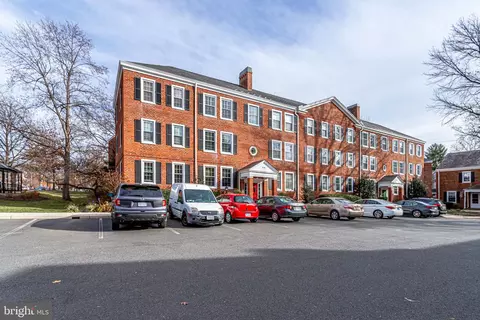 4808 29th St S #B2, Arlington, VA 22206