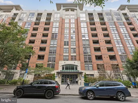 1021 N Garfield St #902, Arlington, VA 22201