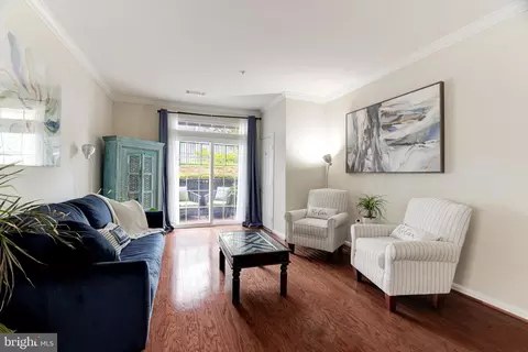 2465 Army Navy Dr #1-111, Arlington, VA 22206