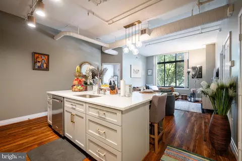 1201 N Garfield St #214, Arlington, VA 22201