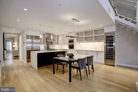 1610 N Queen St #218, Arlington, VA 22209