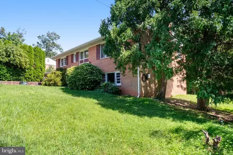 5732 28th St N, Arlington, VA 22207