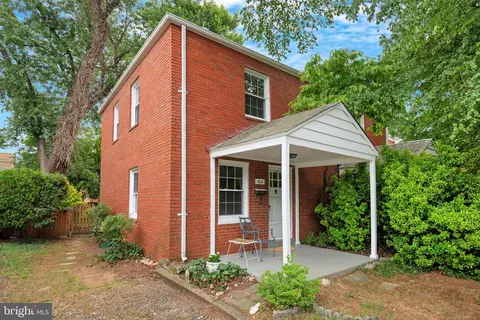 413 S Wayne St, Arlington, VA 22204
