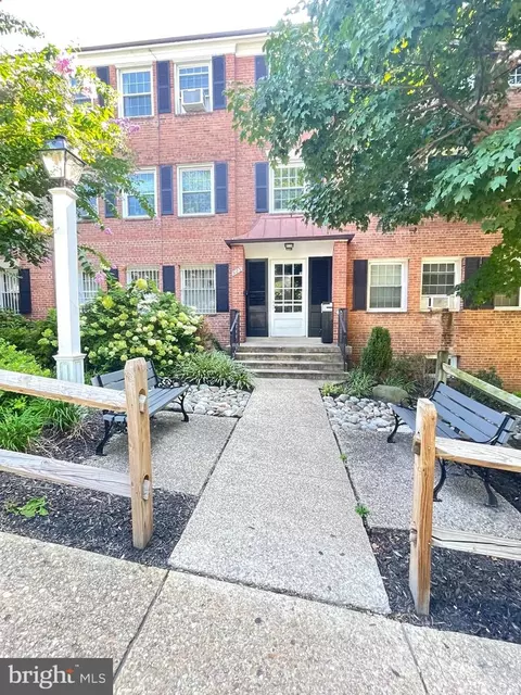 903 S Frederick St #1, Arlington, VA 22204