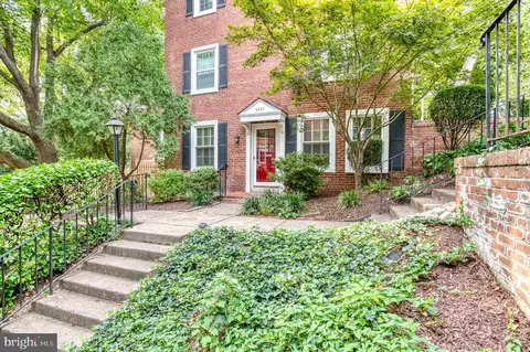 2827 S Abingdon St #2233, Arlington, VA 22206