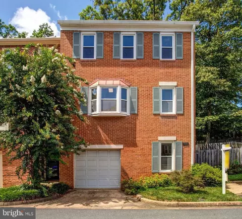 1051 N George Mason Dr, Arlington, VA 22205