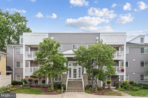 4083 S Four Mile Run Dr #403, Arlington, VA 22204