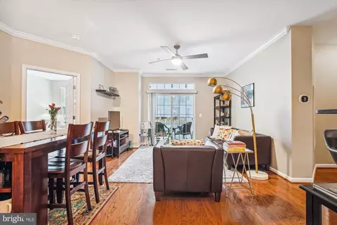 2321 25th St S #2-202, Arlington, VA 22206