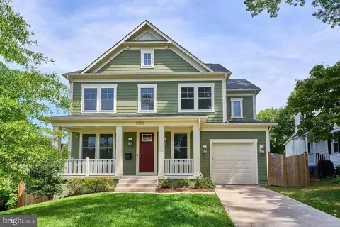 2705 Greenbrier St N, Arlington, VA 22207