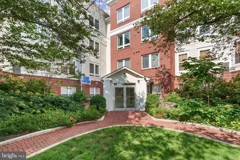 801 S Greenbrier St #113, Arlington, VA 22204