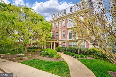 1555 N Colonial Ter #700, Arlington, VA 22209