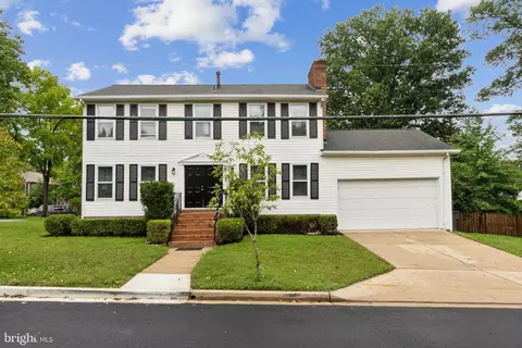 2401 S Grant St, Arlington, VA 22202