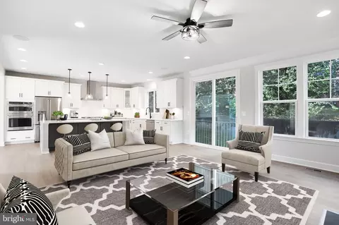 910 S Scott St, Arlington, VA 22204